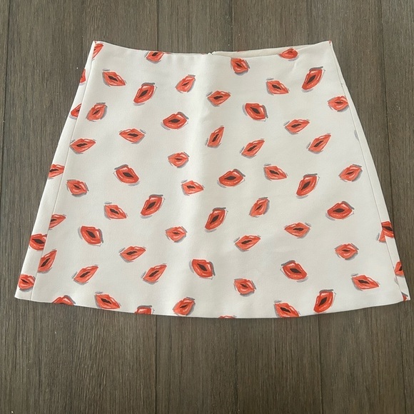 Zara High Waist ZW Collection White and Red Lip Print Mini Skirt. Sz Extra Small - Picture 1 of 5